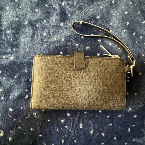 Michael Kors double zip logo cell phone wristlet - Picture 3 of 5